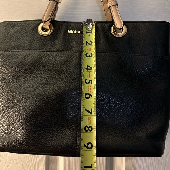 Michael Kors handbag, black EUC - Picture 5 of 6